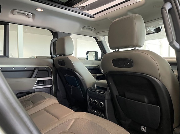 Land Rover Defender 110 16 of 16