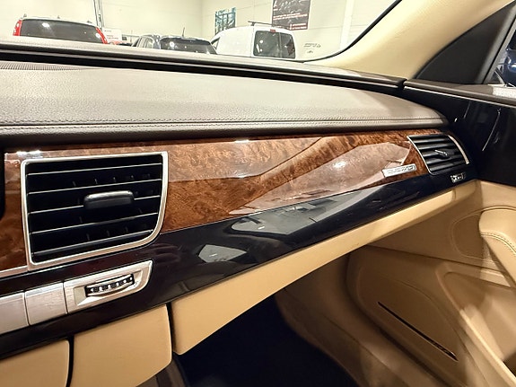 Audi A8 12 of 24