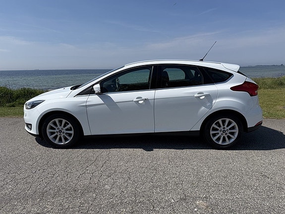Ford Focus 2 of 5