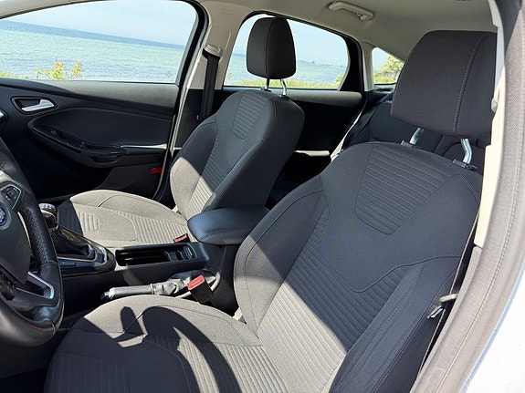 Ford Focus 9 of 15