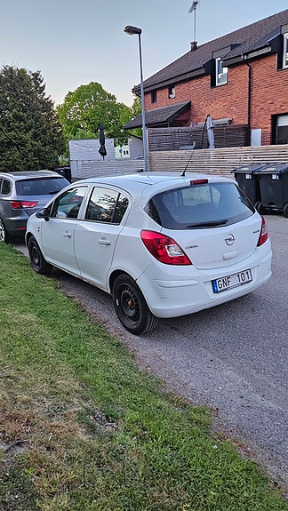 Opel Corsa 2 of 5