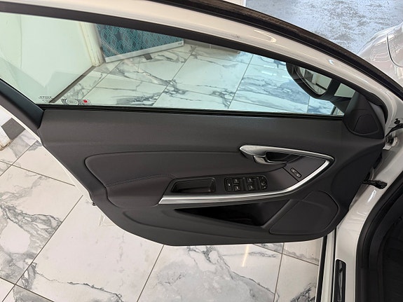 Volvo S60 6 of 12