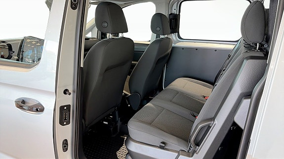 Volkswagen Caddy Maxi 12 of 14