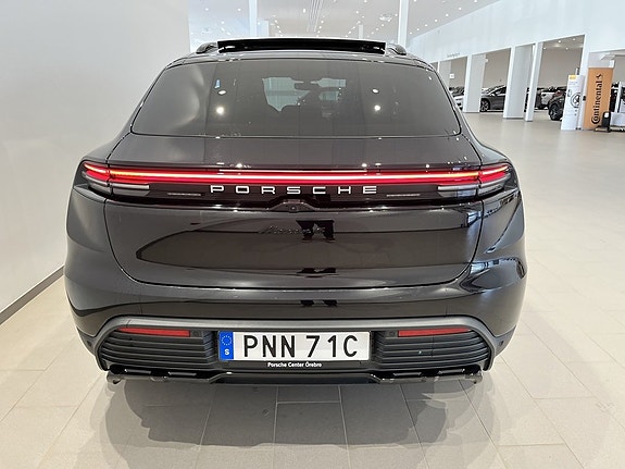 Porsche Macan 4 5 of 5