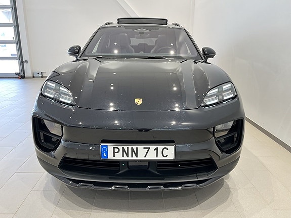 Porsche Macan 4 2 of 5