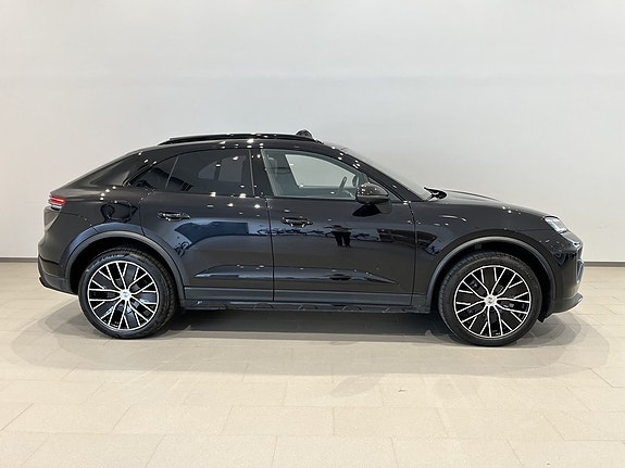 Porsche Macan 4 3 of 5
