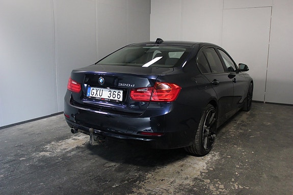 BMW 320d 4 of 5