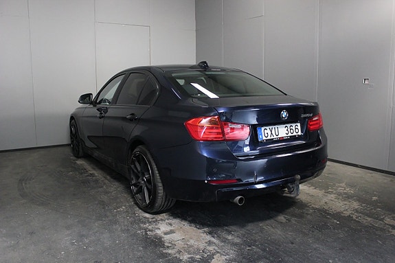 BMW 320d 3 of 5