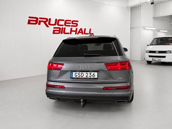 Audi Q7 4 of 5