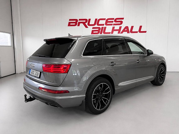 Audi Q7 3 of 5