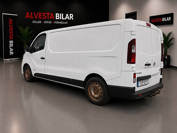 Nissan NV300 4 of 5