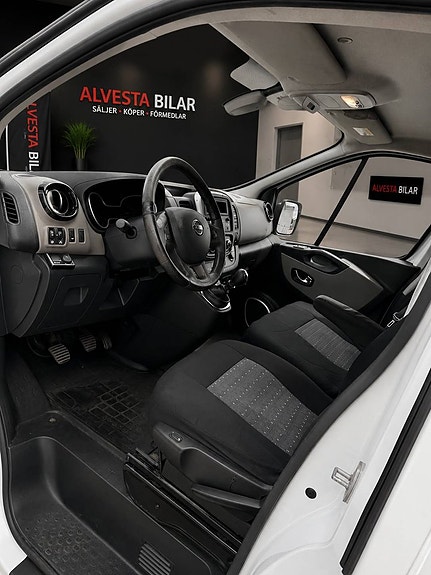 Nissan NV300 6 of 11