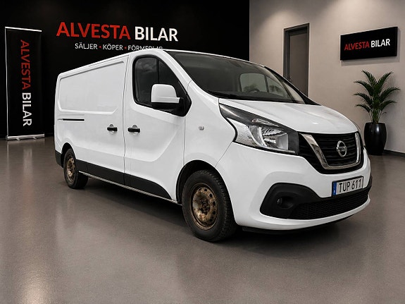 Nissan NV300 2 of 5