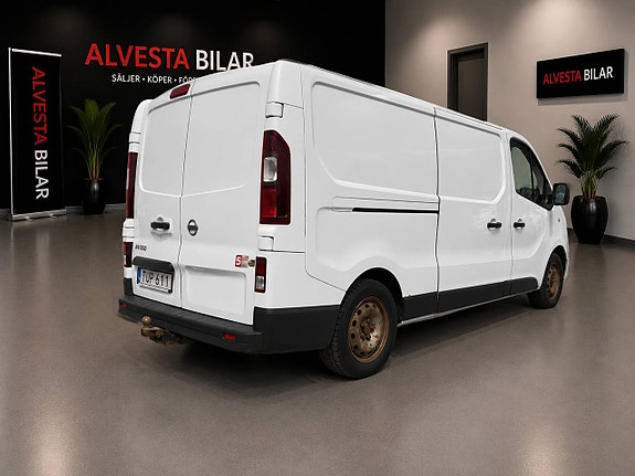 Nissan NV300 3 of 5