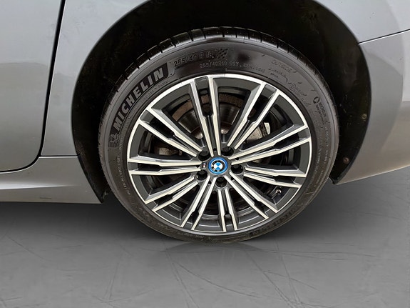 BMW 330e 28 of 30