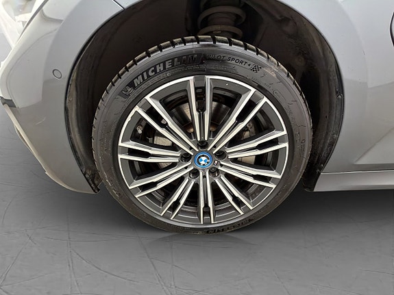 BMW 330e 27 of 30