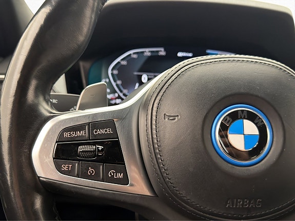 BMW 330e 12 of 30