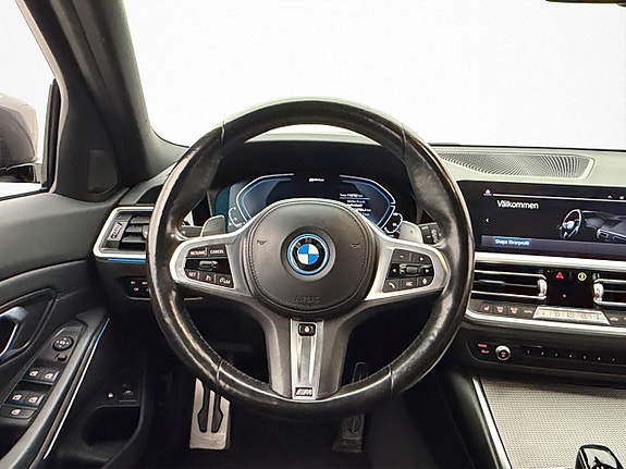 BMW 330e 11 of 30