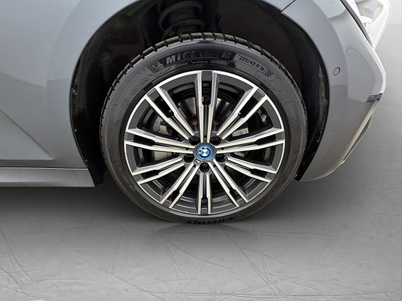 BMW 330e 30 of 30