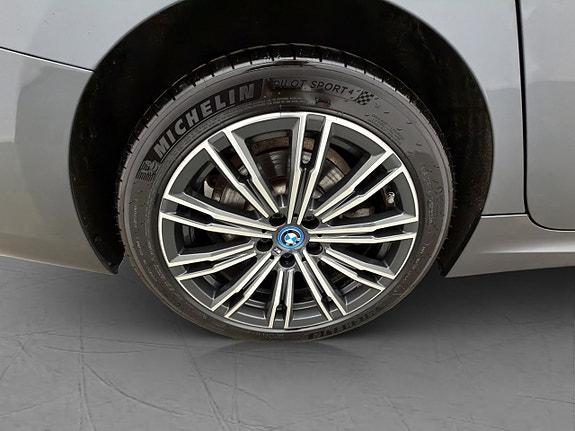 BMW 330e 29 of 30