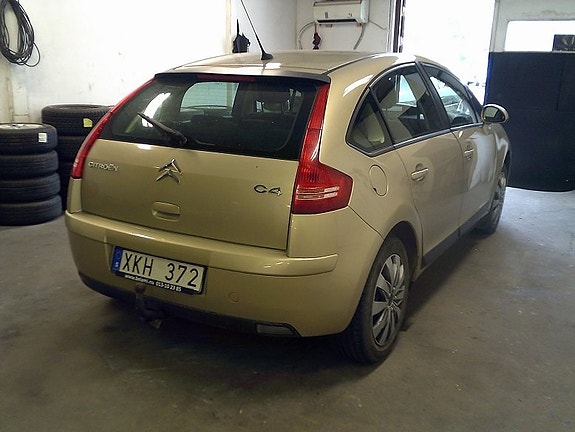Citroen C4 2 of 2