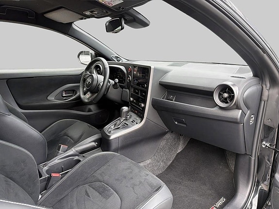 Toyota Yaris 7 of 13