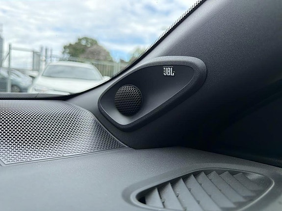 Toyota Yaris 13 of 13