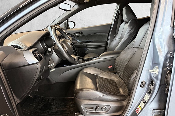 Toyota C-HR 12 of 25