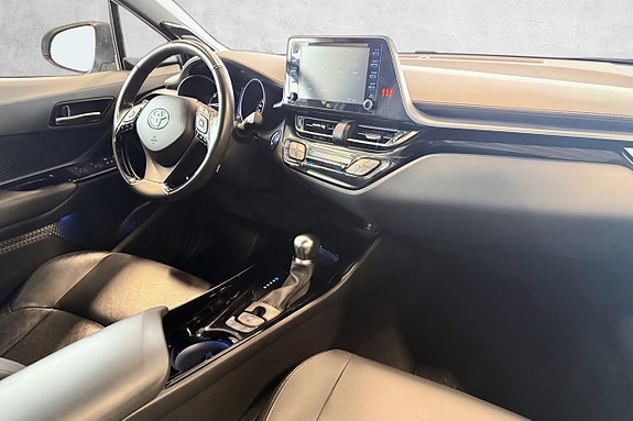 Toyota C-HR 15 of 25