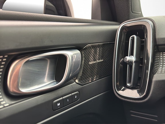 Volvo XC40 10 of 30