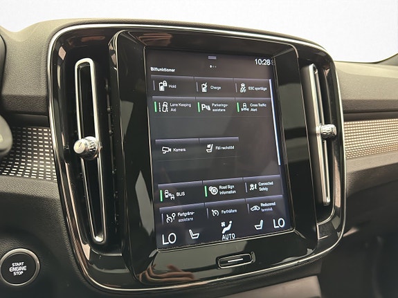 Volvo XC40 25 of 30