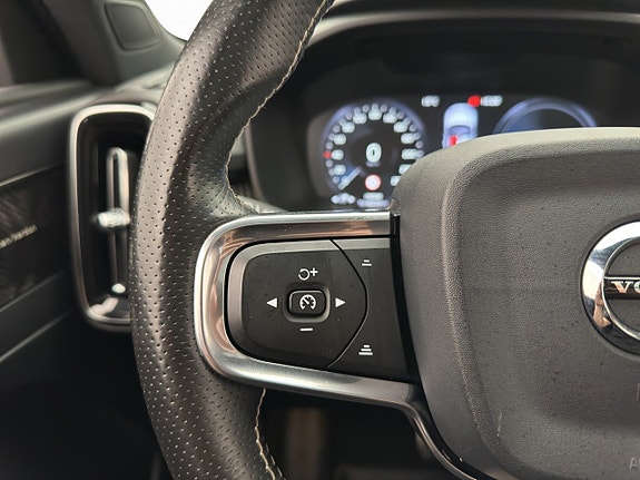 Volvo XC40 16 of 30