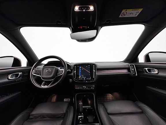 Volvo XC40 13 of 30