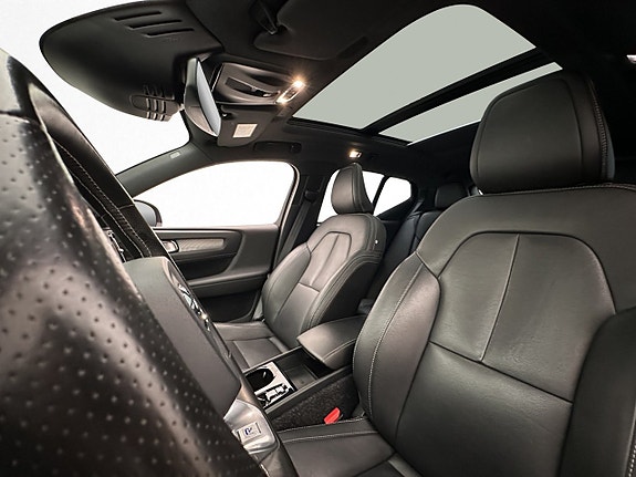 Volvo XC40 12 of 30