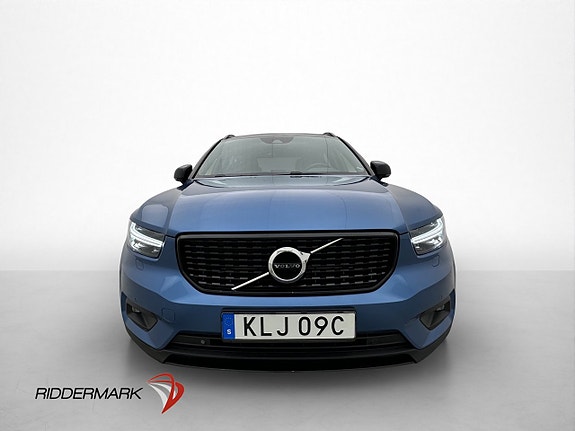 Volvo XC40 2 of 5