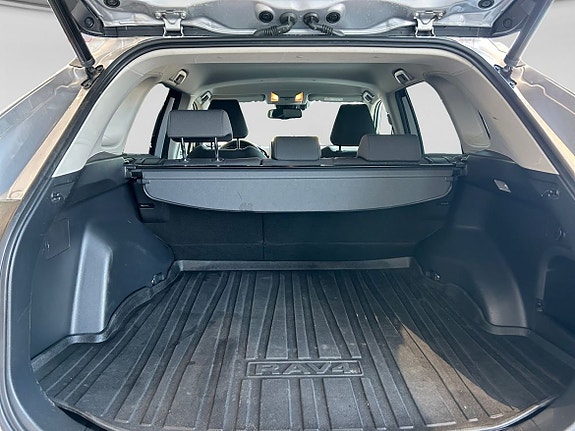 Toyota RAV4 4 of 5