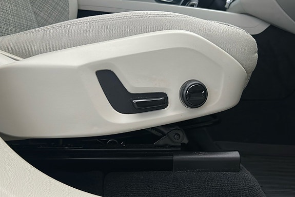 Volvo XC60 17 of 27