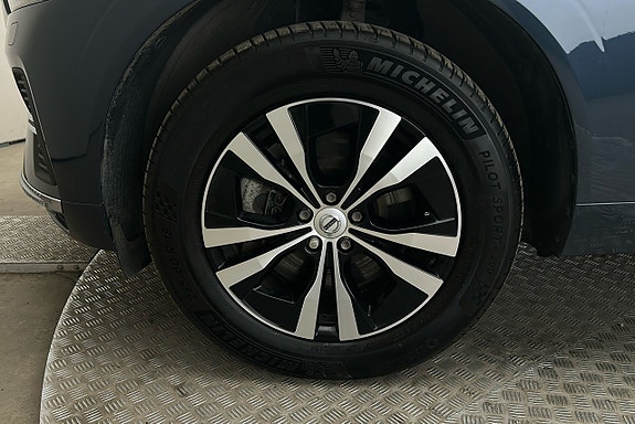 Volvo XC60 12 of 27