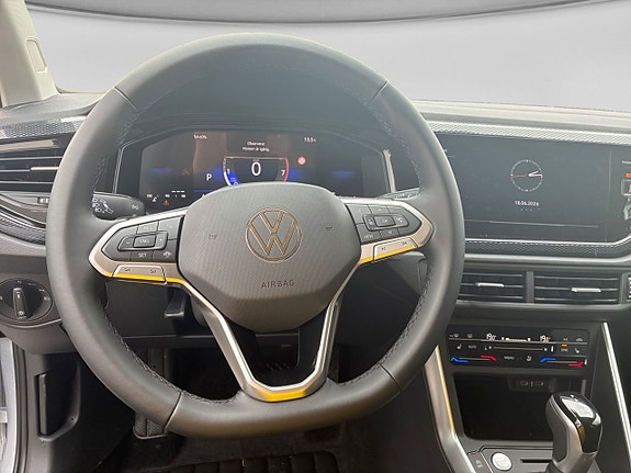 Volkswagen Polo 11 of 15