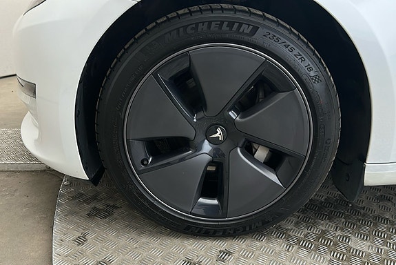 Tesla Model 3 11 of 25