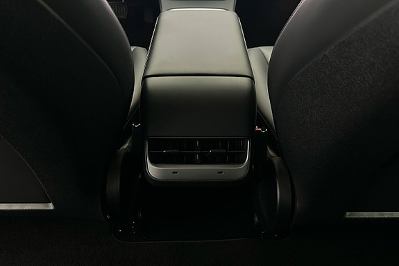Tesla Model 3 22 of 25