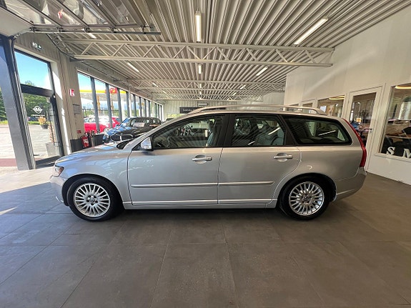 Volvo V50 3 of 5