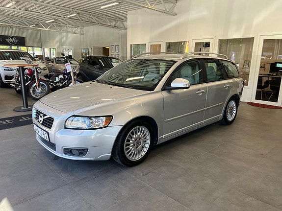Volvo V50 2 of 5