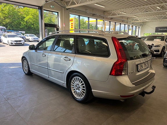 Volvo V50 4 of 5
