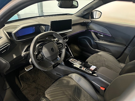 Peugeot e-2008 3 of 5