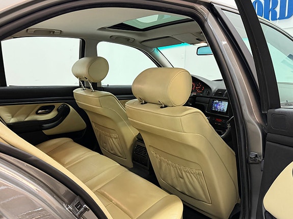 BMW 528 16 of 24