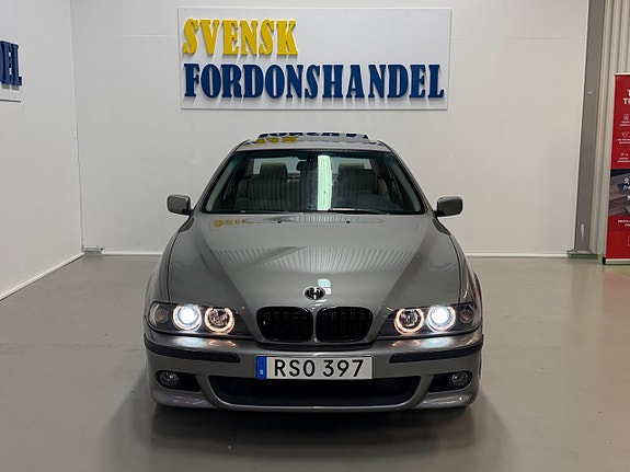 BMW 528 2 of 5