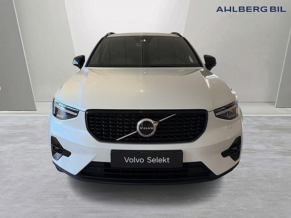 Volvo XC40 4 of 5