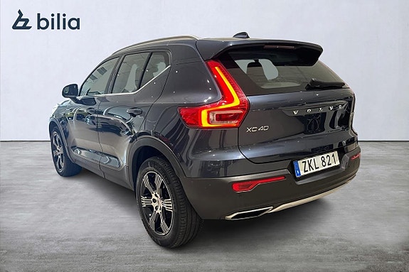 Volvo XC40 2 of 5
