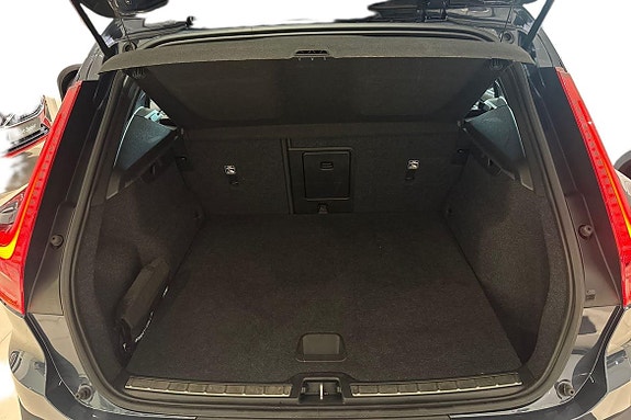 Volvo XC40 11 of 15